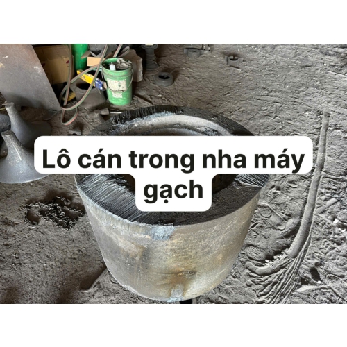 Lô cán trong nhà máy gạch